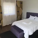Leonchic - Com Piscina De Agua Salgada Otel Barcelos