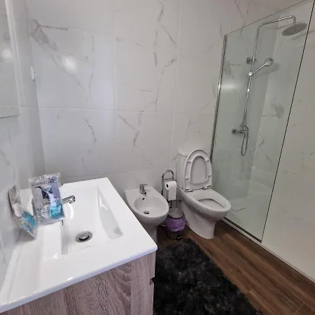 Hotel Leonchic - Com Piscina De Agua Salgada *