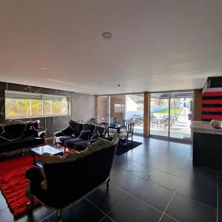 Leonchic - Com Piscina De Agua Salgada Hotel *