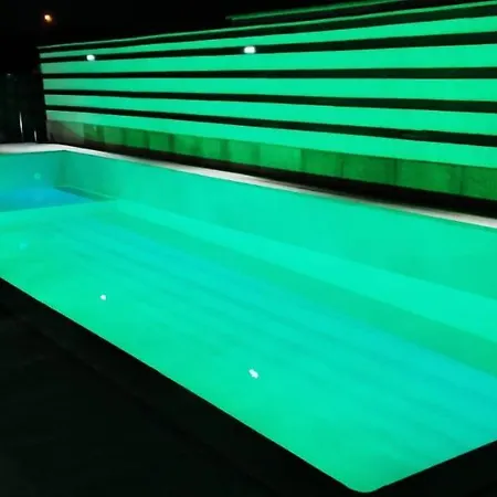 Leonchic - Com Piscina De Agua Salgada Hotel