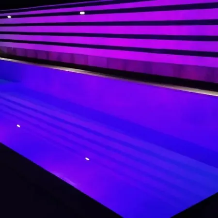 Hotel Leonchic - Com Piscina De Agua Salgada *