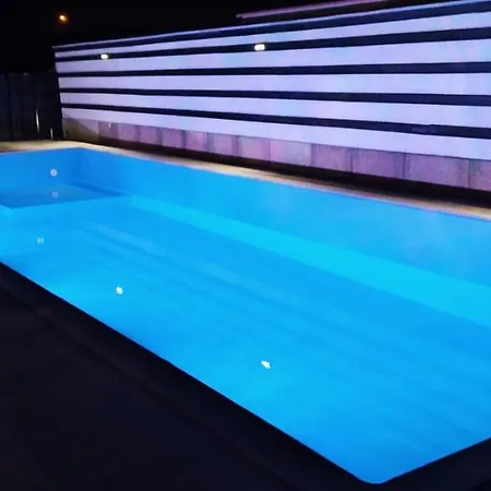 Leonchic - Com Piscina De Agua Salgada Hotel *