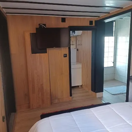 Hotel Leonchic - Com Piscina De Agua Salgada