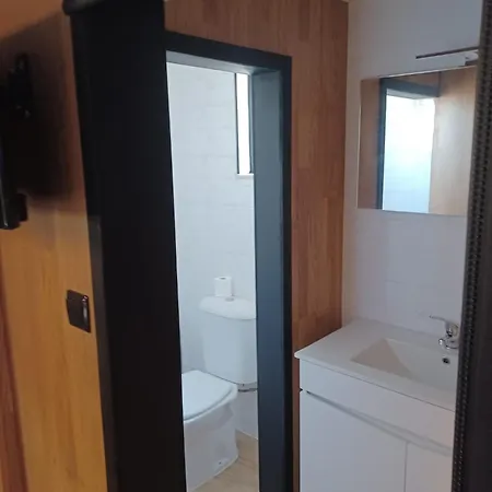 فندق Leonchic - Com Piscina De Agua Salgada
