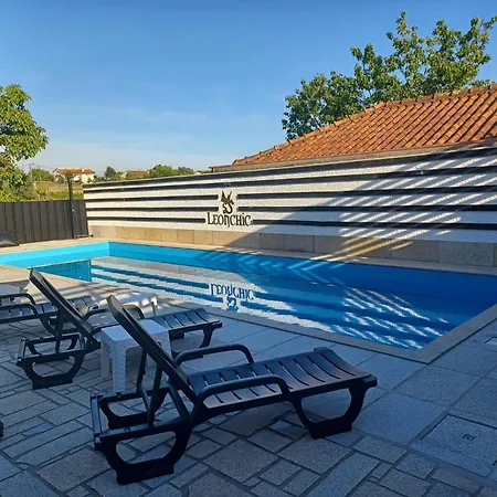 Hotel Leonchic - Com Piscina De Agua Salgada