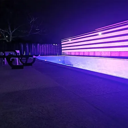 Hotell Leonchic - Com Piscina De Agua Salgada *