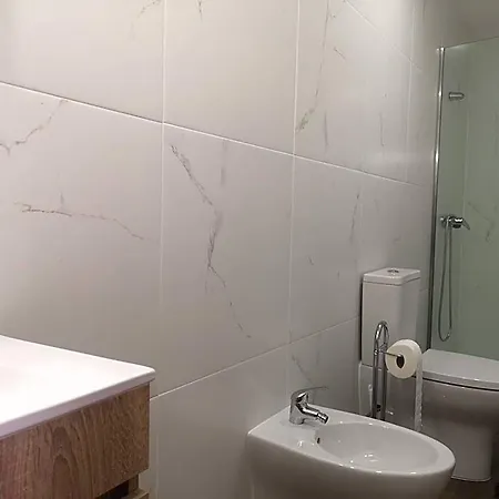 Hotell Leonchic - Com Piscina De Agua Salgada *