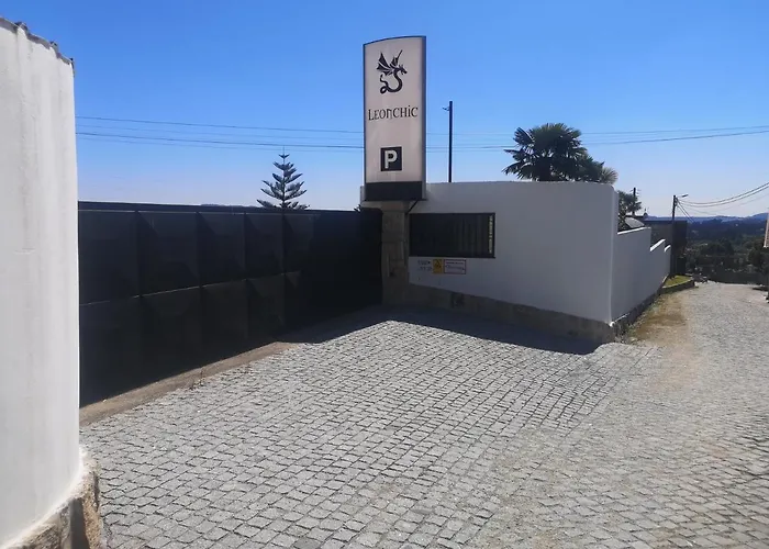 Hotel Leonchic - Com Piscina De Agua Salgada