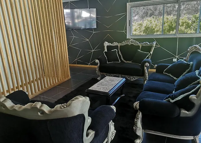 Hotel Leonchic - Com Piscina De Agua Salgada