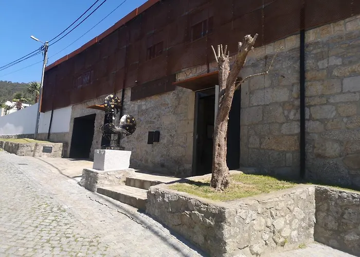 Hotel Leonchic - Com Piscina De Agua Salgada *