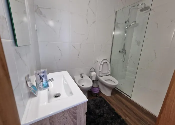 Hotel Leonchic - Com Piscina De Agua Salgada *