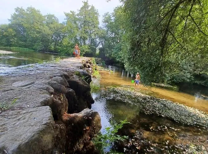 מלון Leonchic - Com Piscina De Agua Salgada *