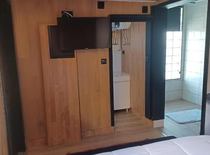 Hotel Leonchic - Com Piscina De Agua Salgada