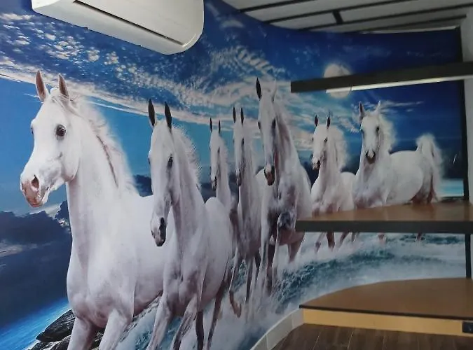 מלון Leonchic - Com Piscina De Agua Salgada *